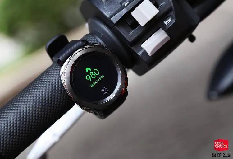 三星 Gear Sport 体验：一款能陪你游泳的高颜值智能手表