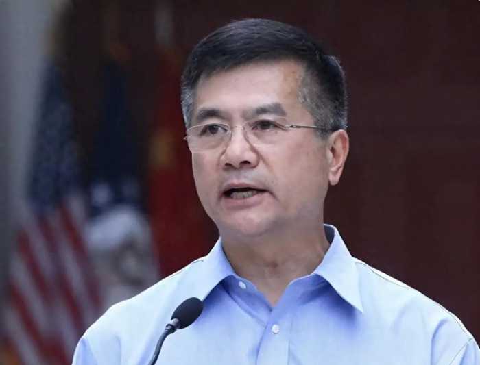 首位华裔美国州长骆家辉：从政时疯狂打压中国，卸任后回中国捞金