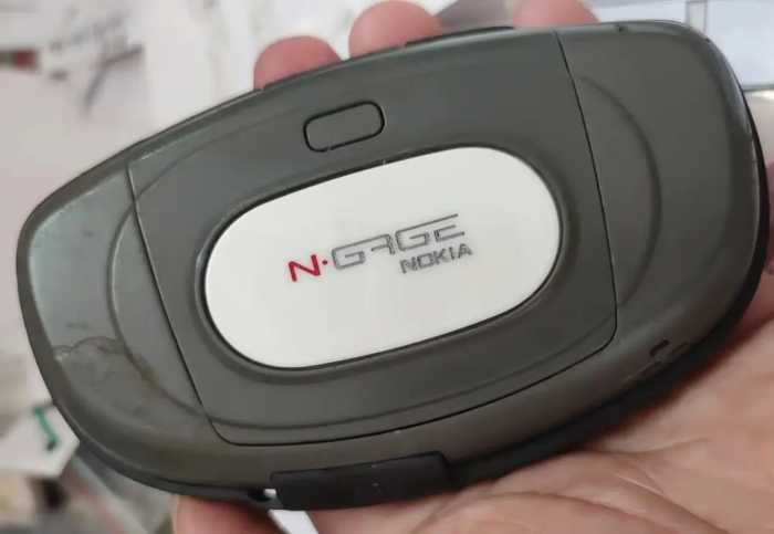 曾经最靓的Nokia游戏手机，外观像GBA，还能玩拳皇