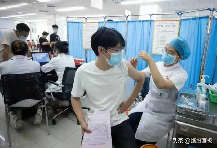 创收7000亿疫苗之父杨晓明被抓，网友说自己有后遗症，这下对了
