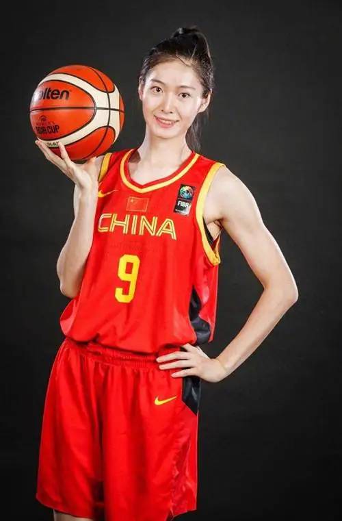 中国女篮又出一大美女，颜值比李梦赵爽还高，颜值与实力并存！