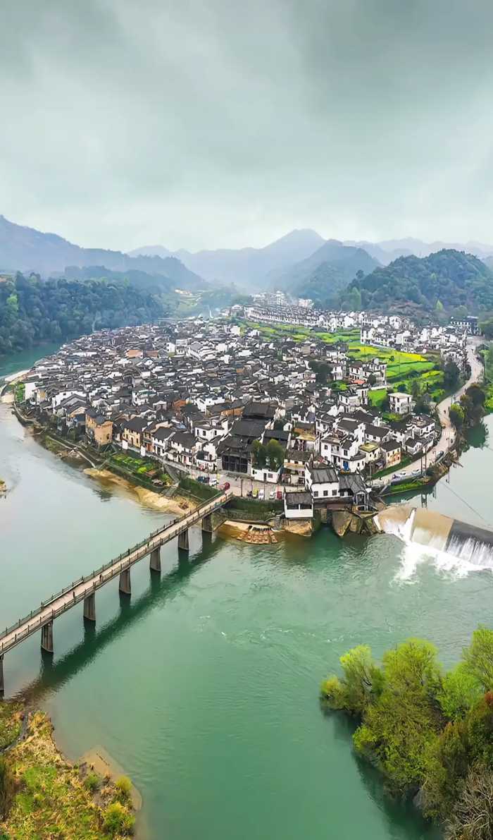 全球最美的8个童话小镇 ，中国占了2个 ，看看你们都去过没。
